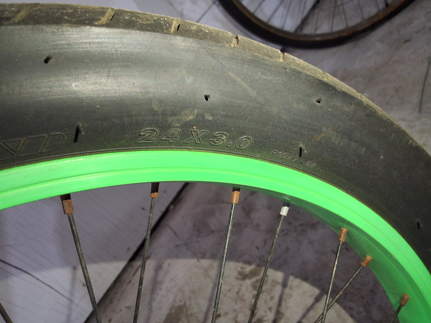 24" - Avigo