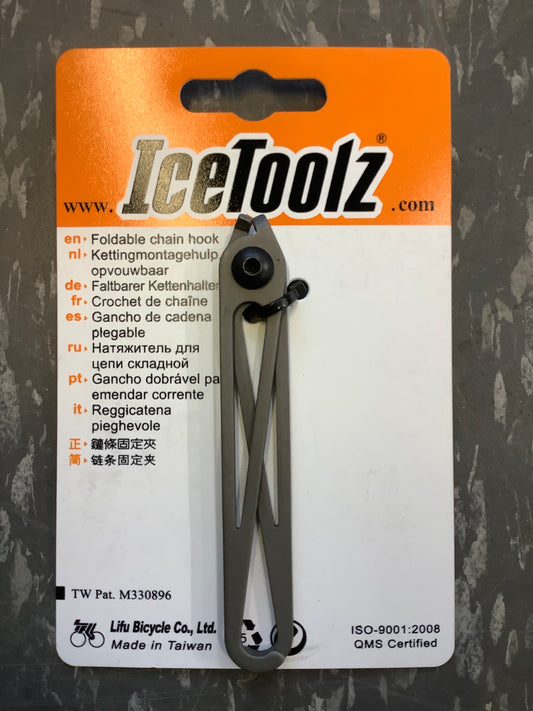 Foldable chain hook