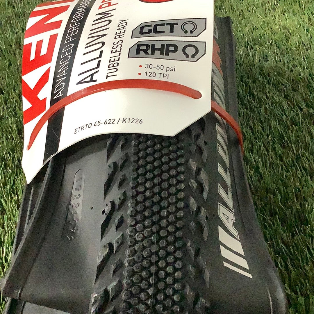 Tire - 700 x 45c - Kenda