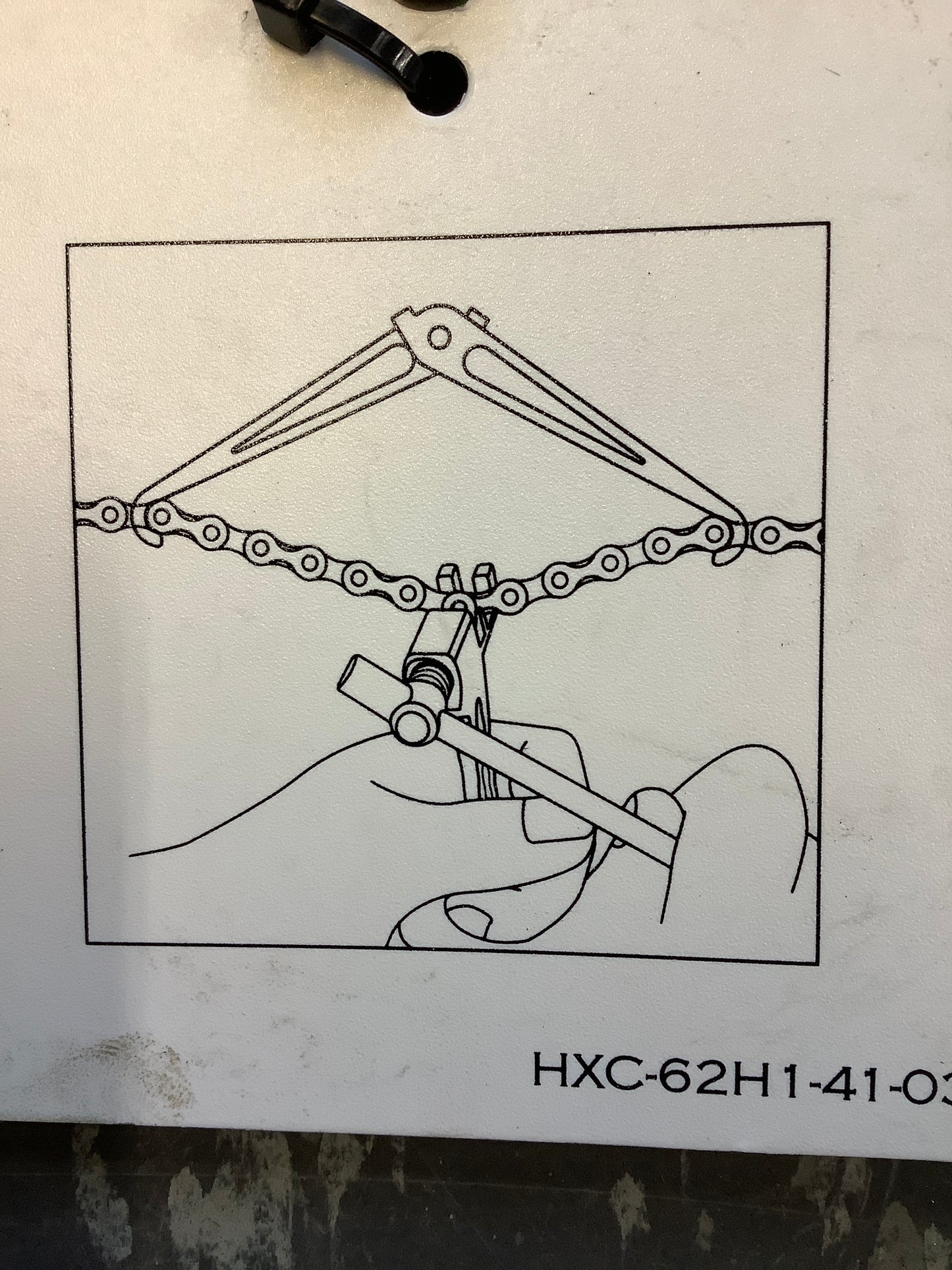Foldable chain hook
