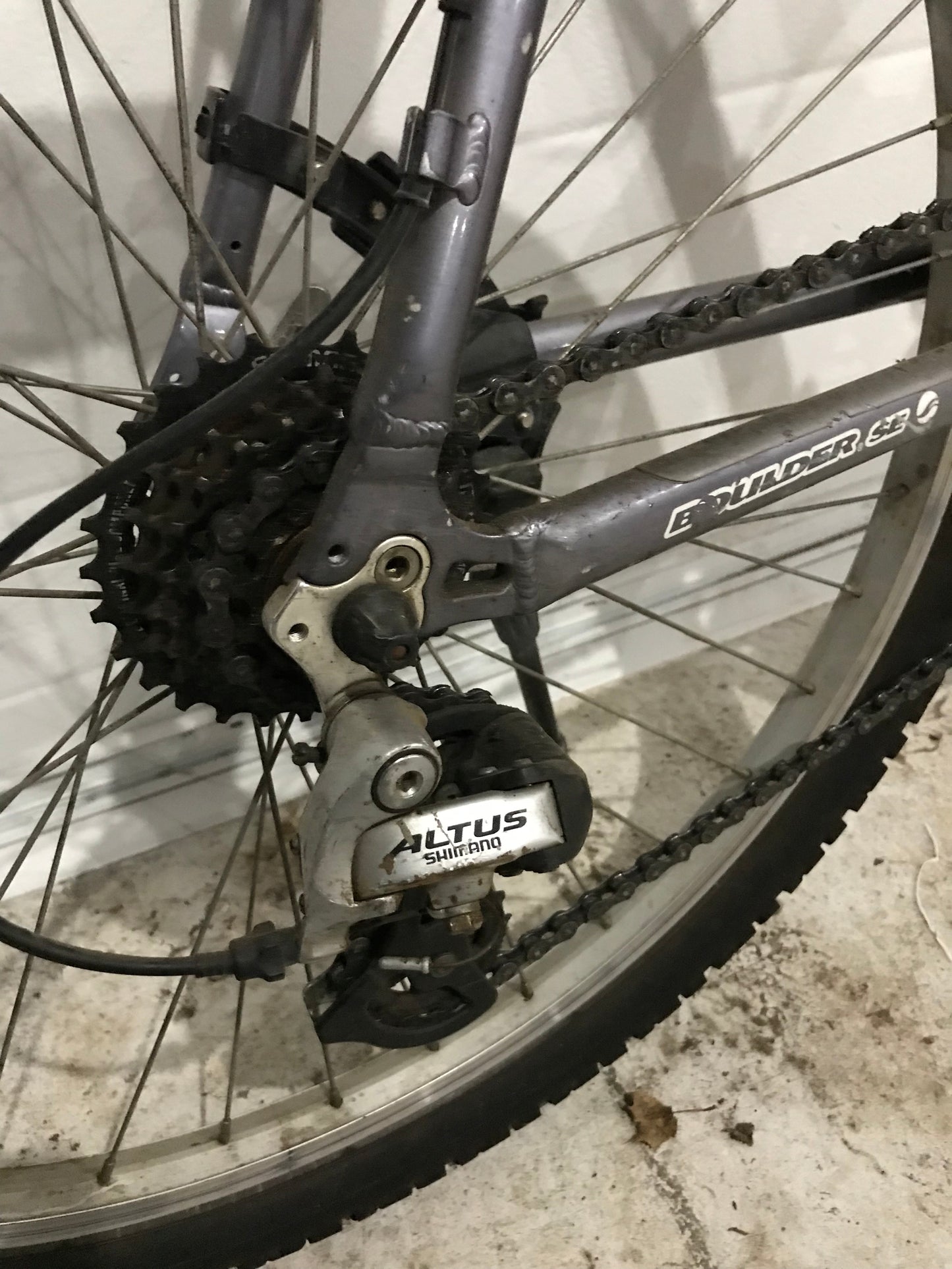 BOULDER SE - Giant - 23”