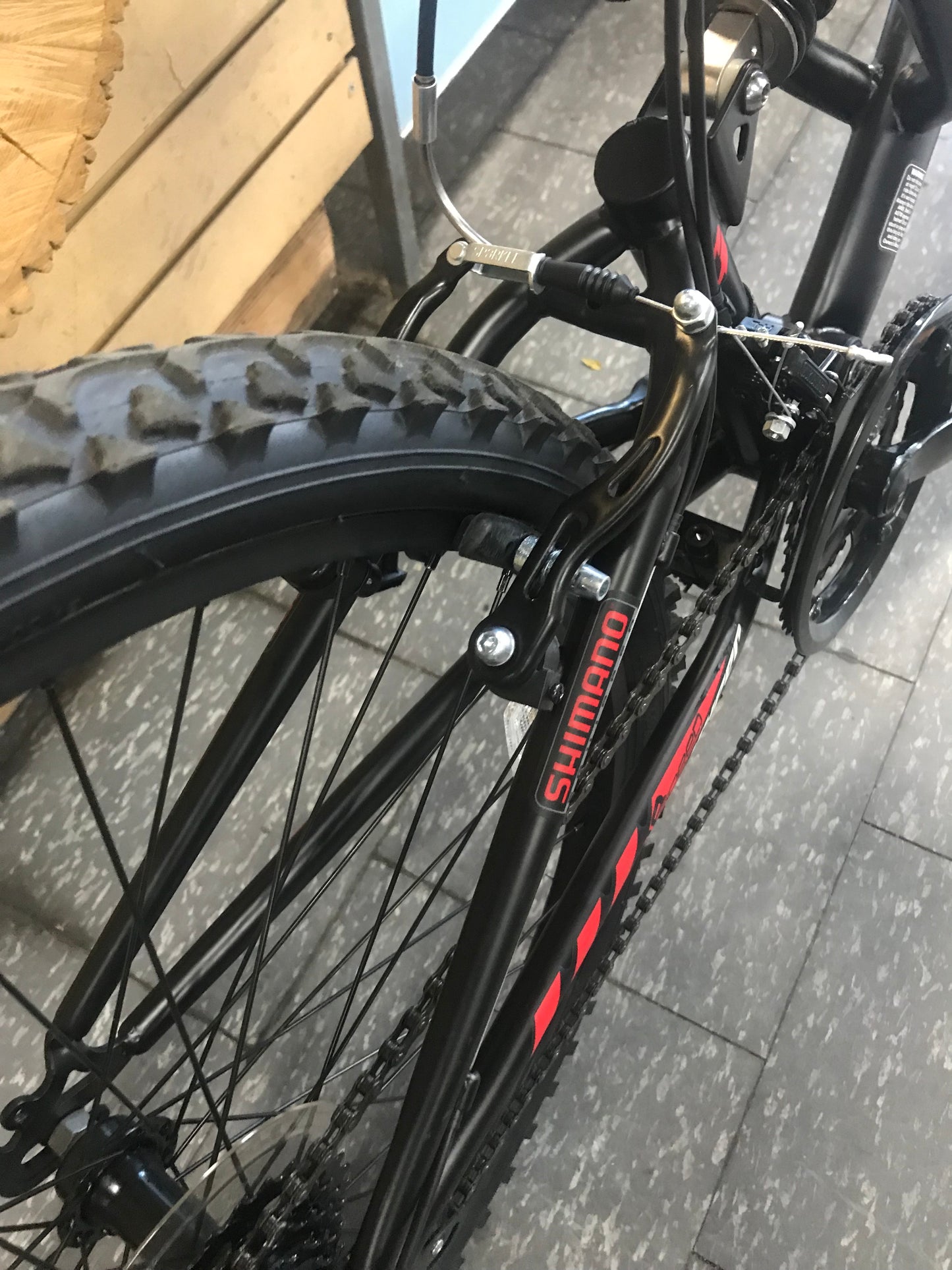 SHOCKER - Hyper - 26”