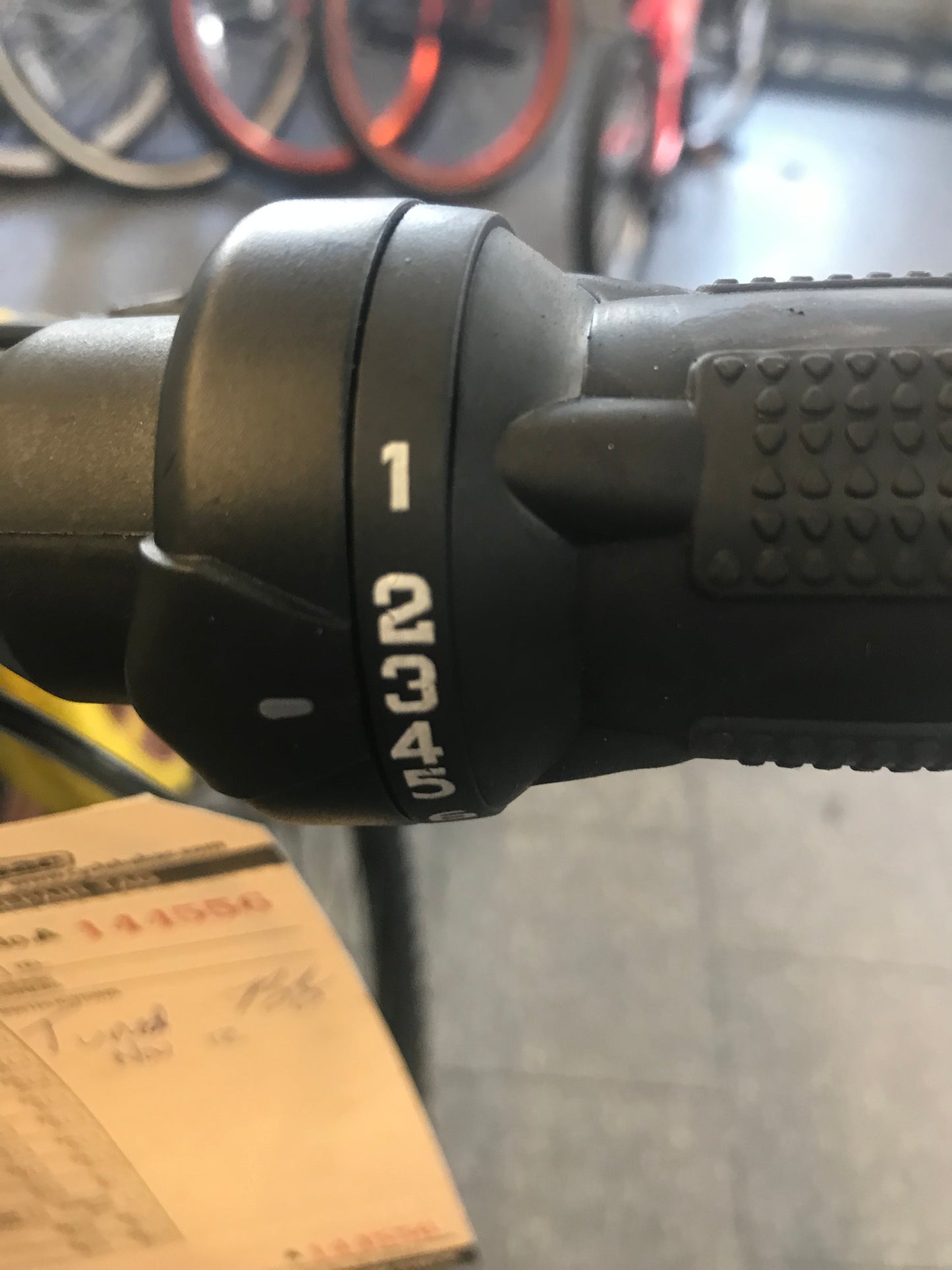 SHOCKER - Hyper - 26”