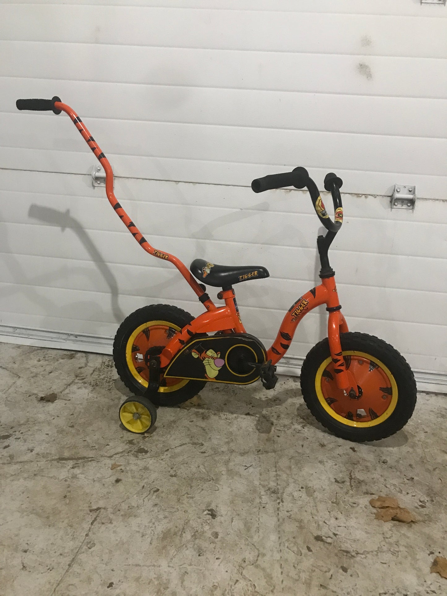 12" Tigger bike with removable stability handle
